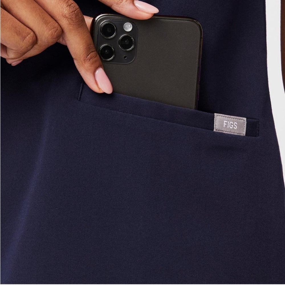 Women's High Waisted Skinny Scrub Pants (L) Casma Three-Pocket Scrub Top (M) - Picture 4 of 9